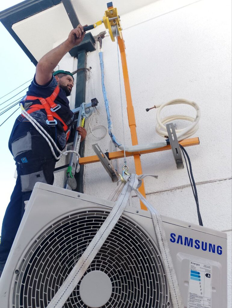 Instalación de aire acondicionado de muro en Santiago por técnicos certificados